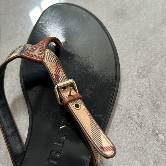 Authentic Burberry leather Sandals ! - Picture 3 of 5